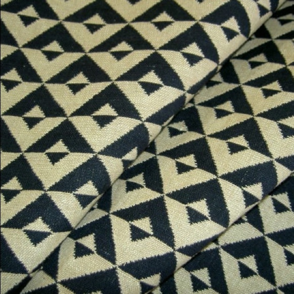 Laura & Kiran 1101 Contemporary Diamond Black